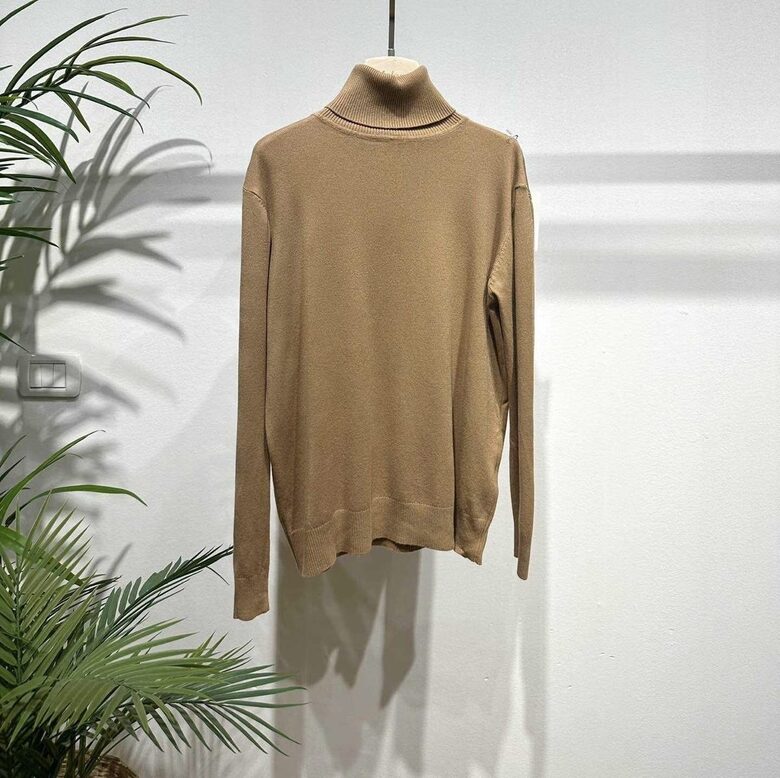 Džemperis - bītlene ar augsto apkakli un viskozi Brūns Universāls izmērs 